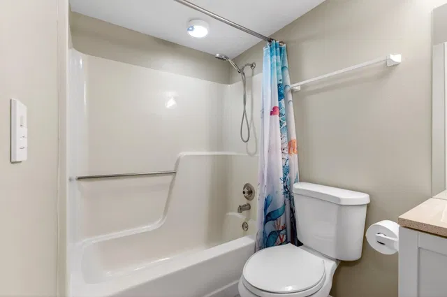 Unit 205 photo 17