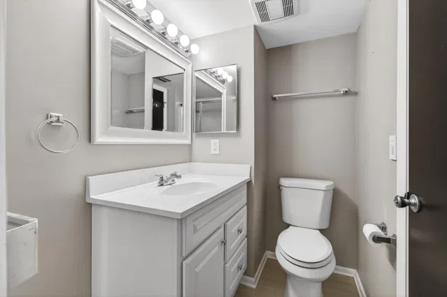 Unit 205 photo 22