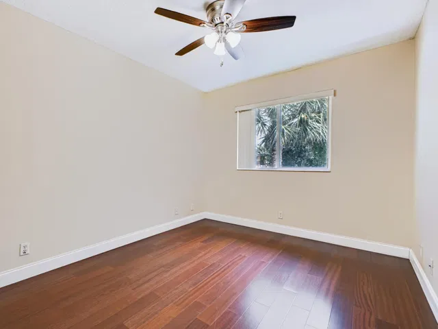 Residence photo 24