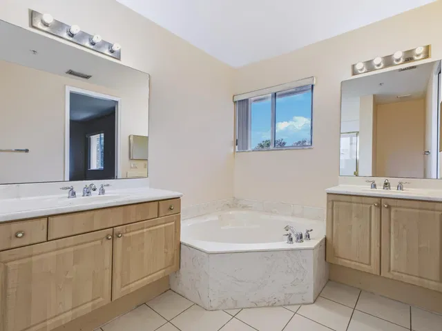 Residence photo 32