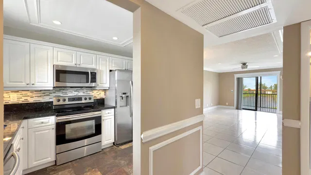 Unit 206 photo 3