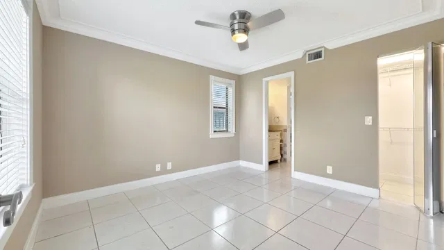 Unit 206 photo 8