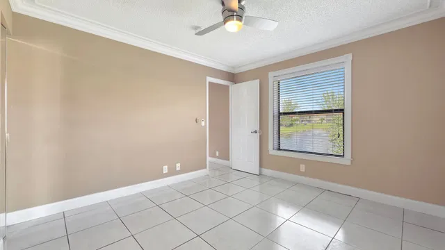 Unit 206 photo 9