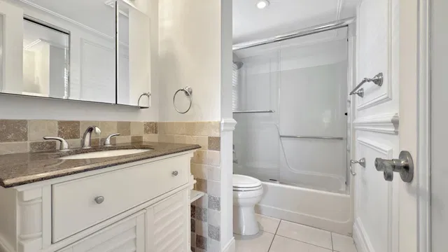Unit 206 photo 10