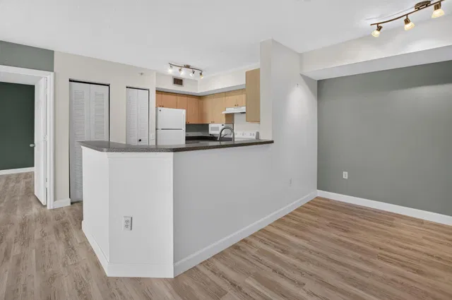  Unit 213 photo 8