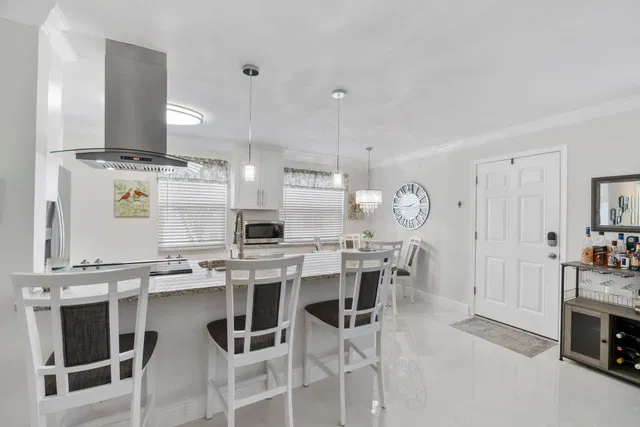 Unit E photo 22