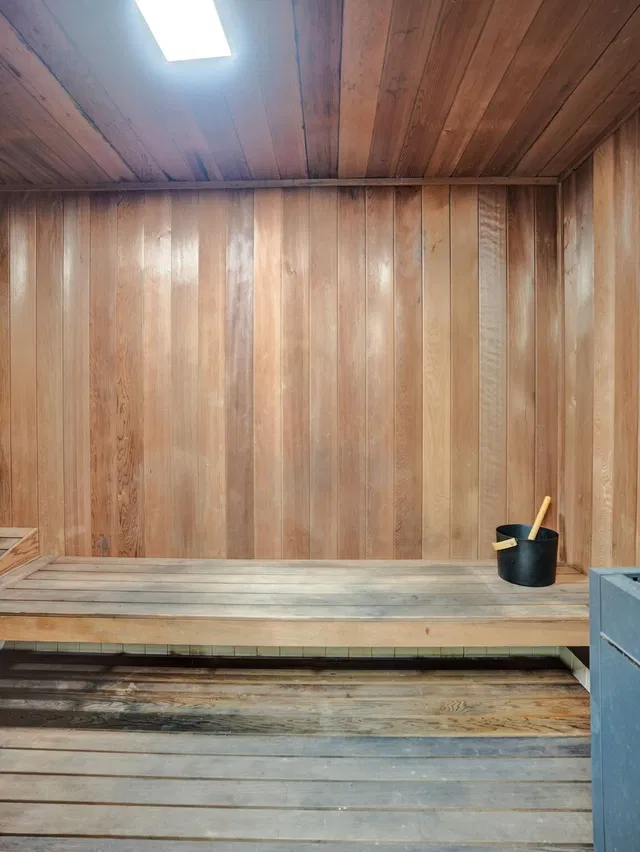  Unit 402 photo 37