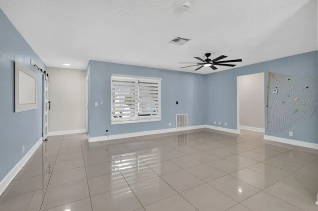 Residence photo 17