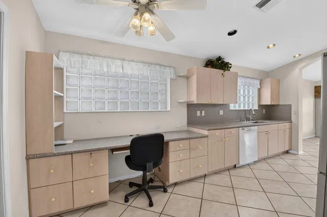 Residence photo 19