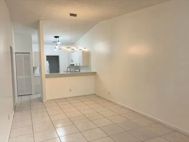 Residence photo 3
