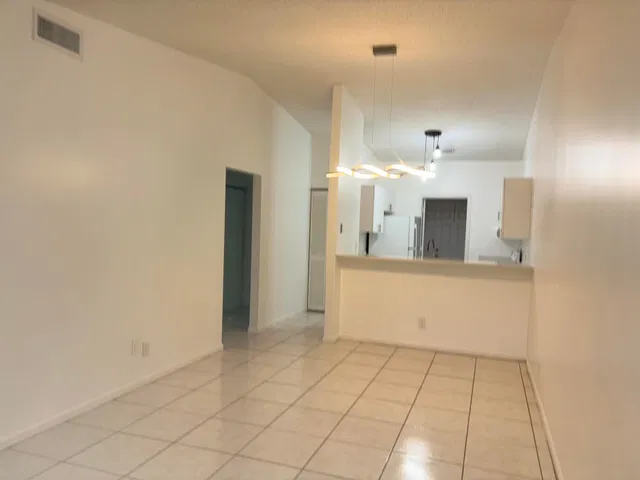 Residence photo 5