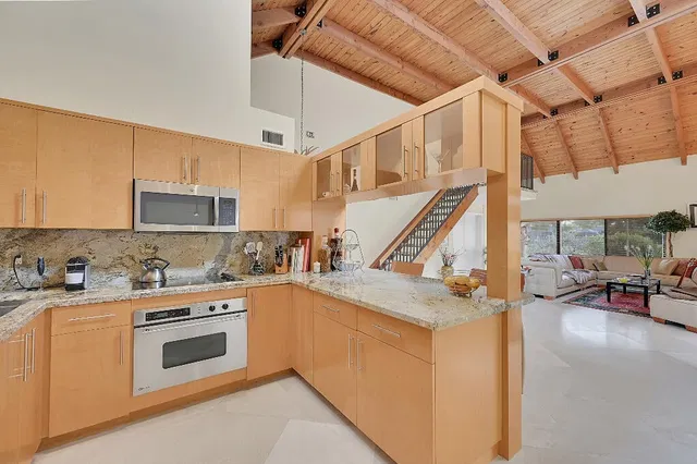  Residence photo 5