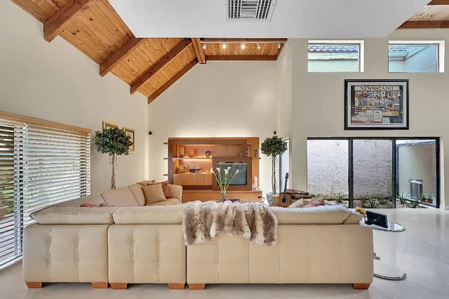  Residence photo 11