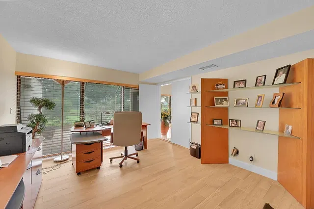  Residence photo 17