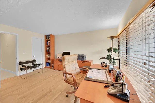  Residence photo 18
