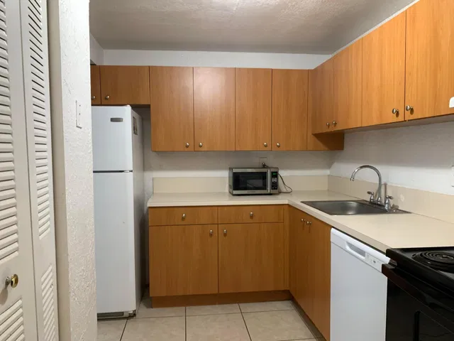 Unit 206 photo 2