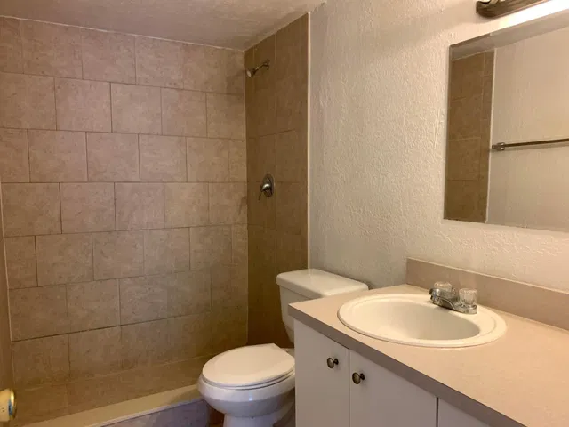 Unit 206 photo 8