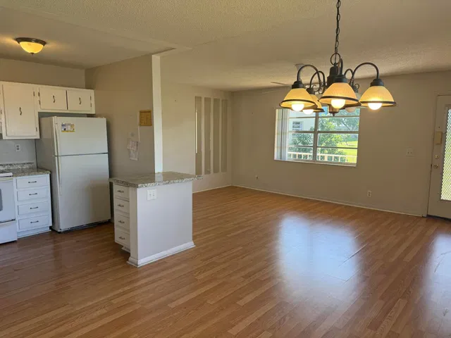 Residence photo 2