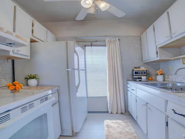  Unit 215 photo 8