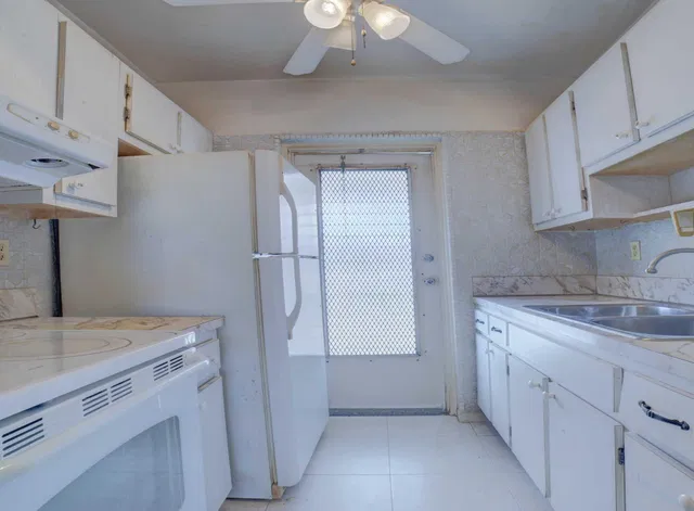  Unit 215 photo 9