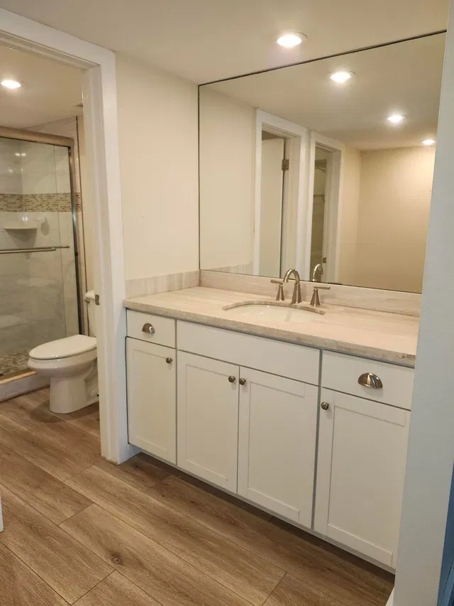 Unit Apt 409 photo 8