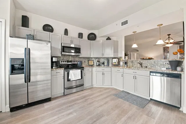 Unit 105 photo 12