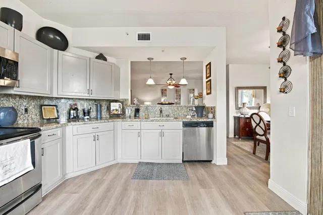 Unit 105 photo 13