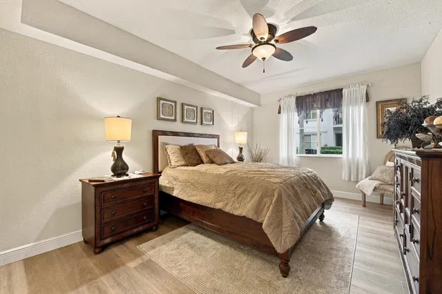 Unit 105 photo 18