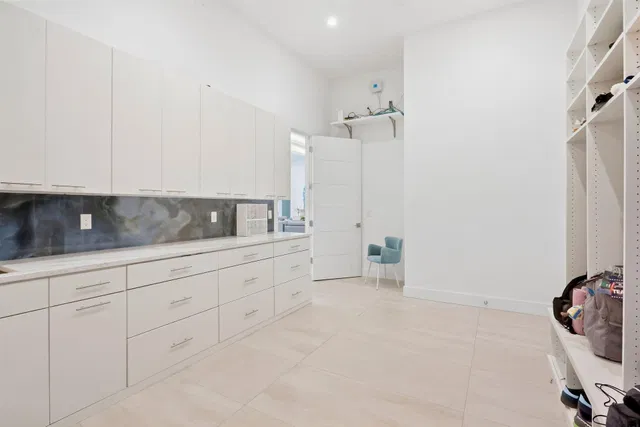 Residence photo 32