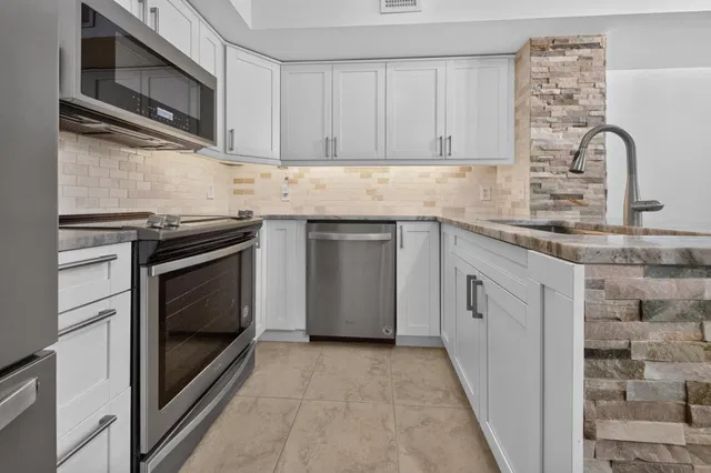 Unit 109 photo 19