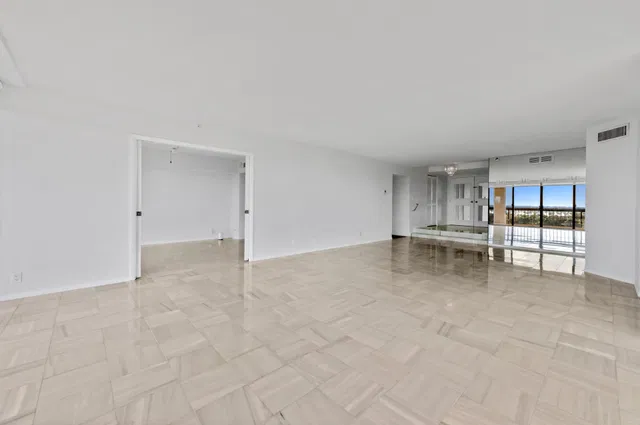  Unit 1004 photo 11