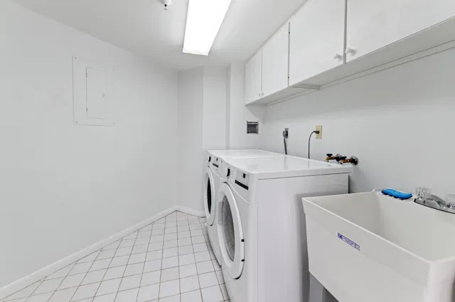 Unit 1004 photo 21
