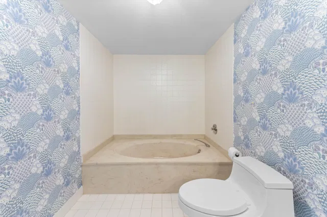  Unit 1004 photo 34