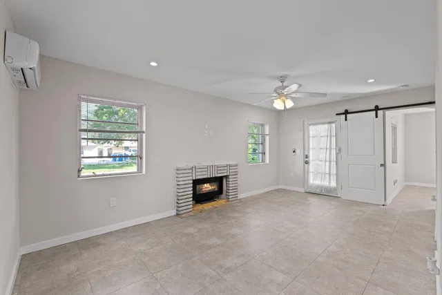 Residence photo 4