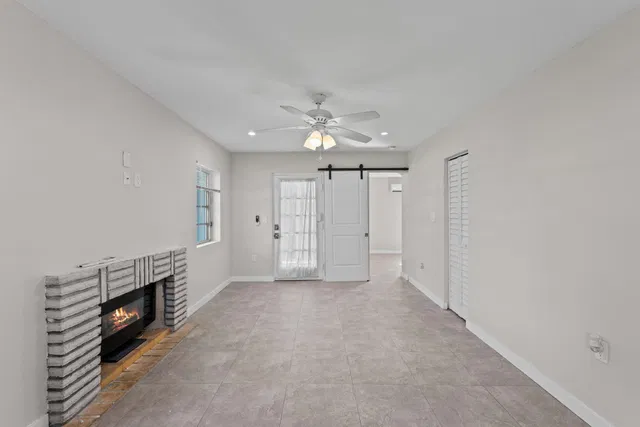 Residence photo 5