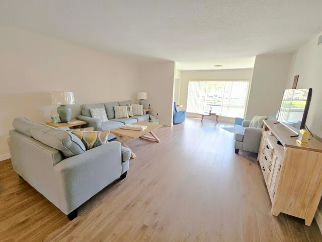 Unit 205 photo 8