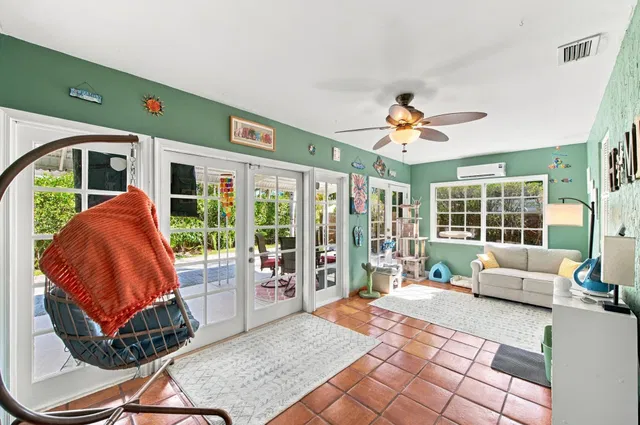 Residence photo 18