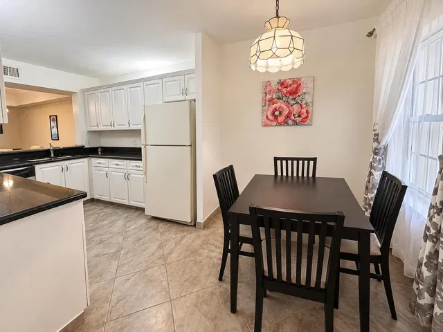 Unit 203 photo 3