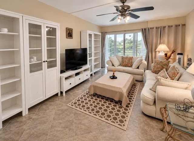 Unit 203 photo 6