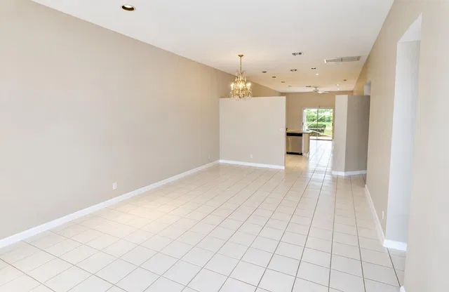  Residence photo 11