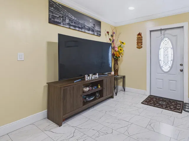  Residence photo 4