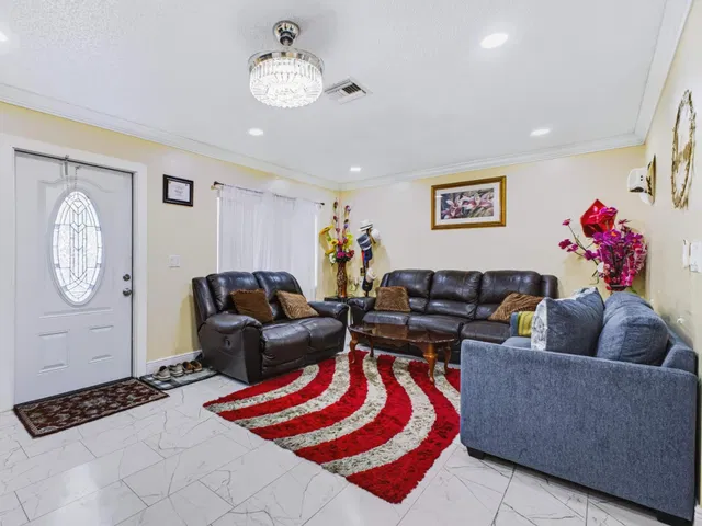  Residence photo 5