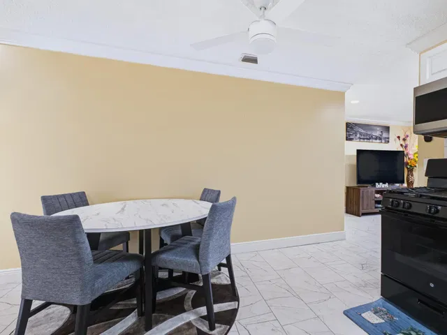  Residence photo 9
