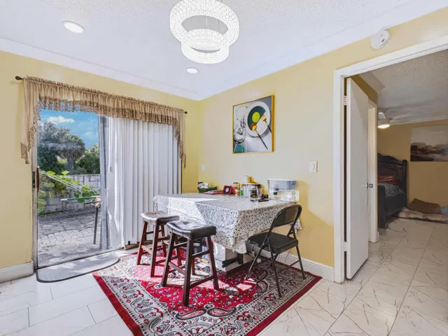  Residence photo 11