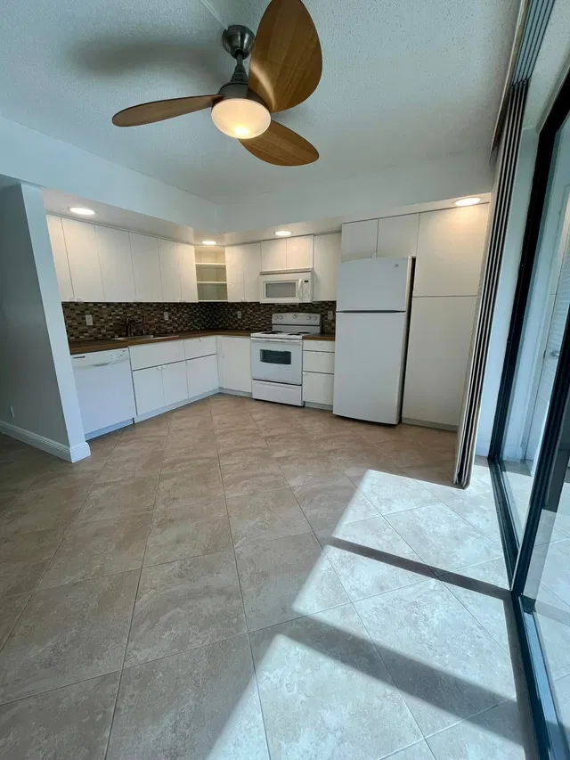  Unit 314 photo 4