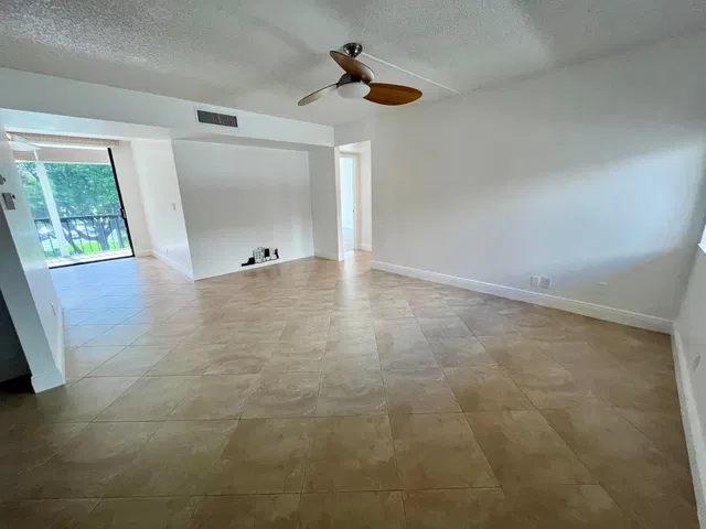  Unit 314 photo 5