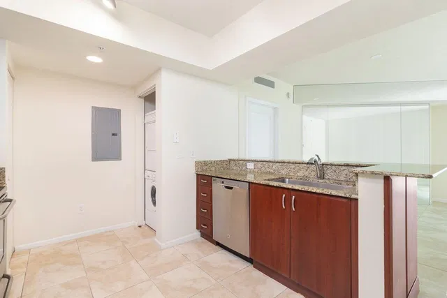 The Metropolitan Unit 203 photo 2