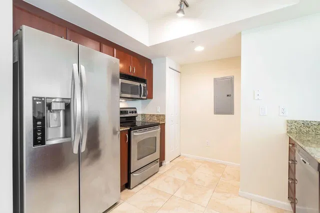 The Metropolitan Unit 203 photo 3