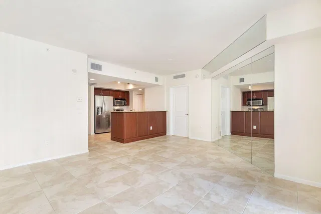 The Metropolitan Unit 203 photo 12