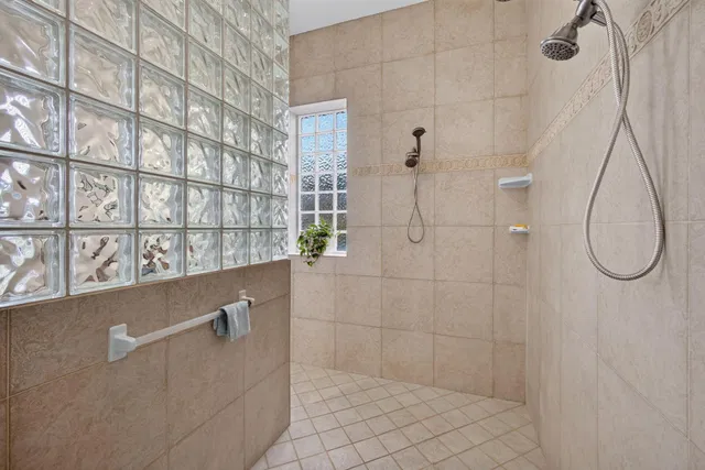 Residence photo 51